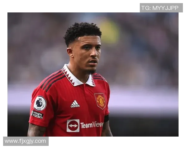 昔日战友今成对手足球明星重返老东家引发热议